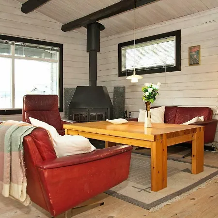 Three-bedroom Holiday In Glesborg 29 Fjellerup Strand